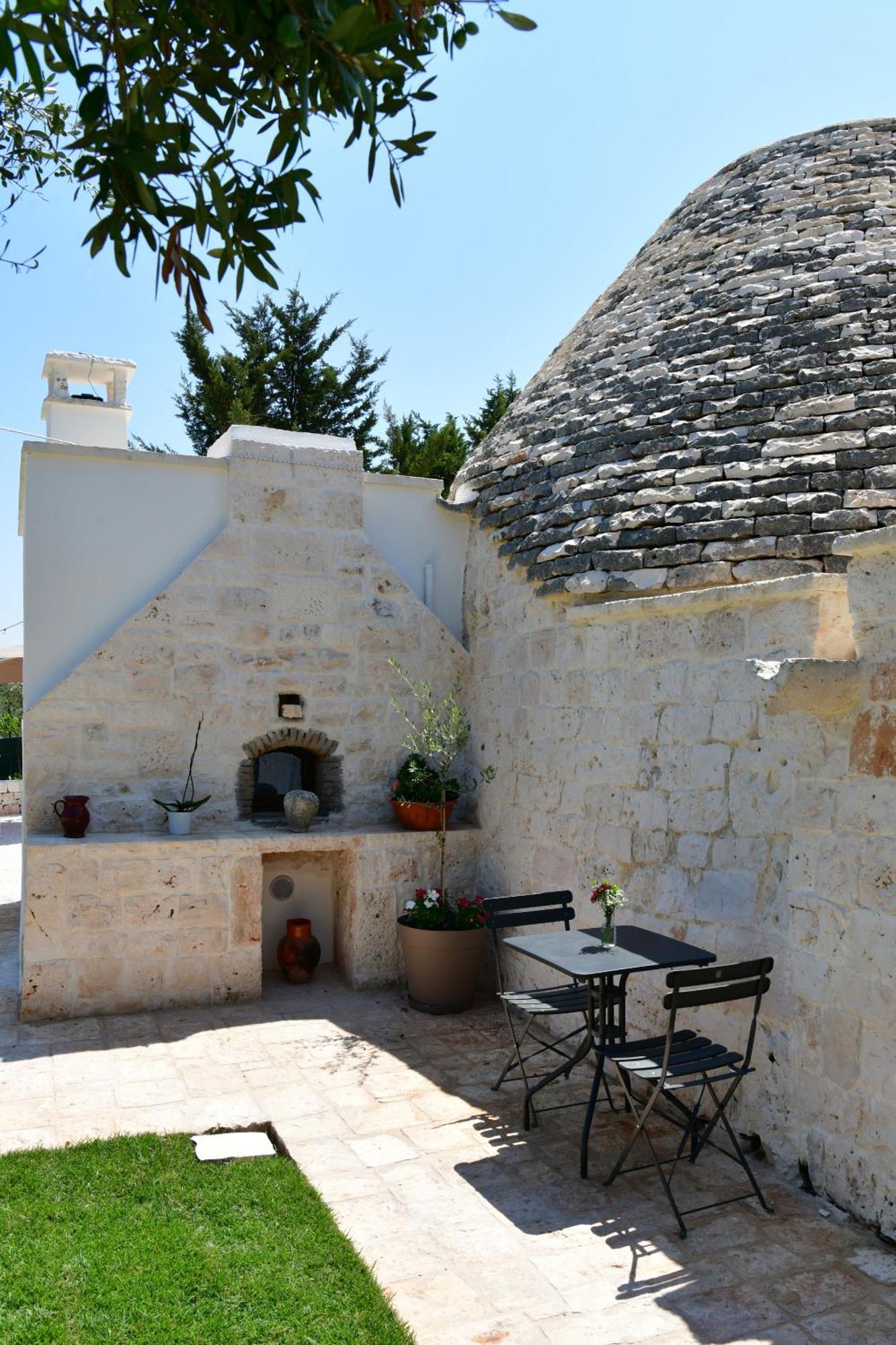 Lamarossa Trulli & Suites Antonelli Exterior foto